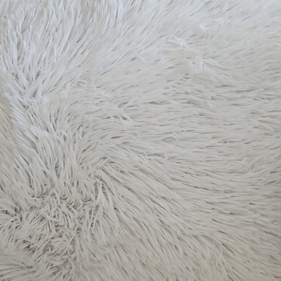 Furry pillow - Picture 2 of 2